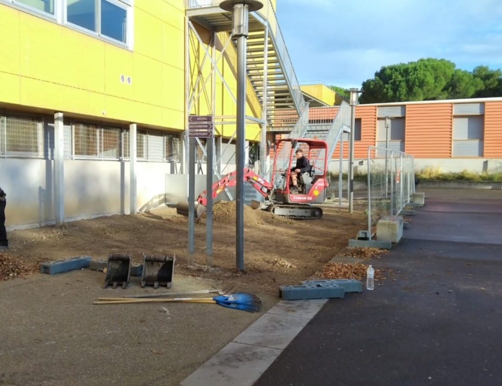Pose de gazon photo pendant paysagiste Créa'Entretien Jardin à Bédarieux