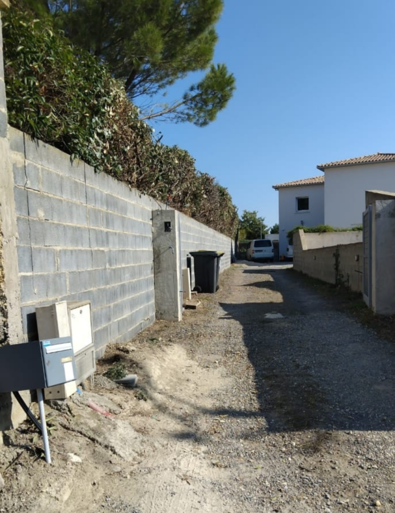 Entretien haies d'une maison par votre paysagiste Créa'Entretien Jardin à Bédarieux